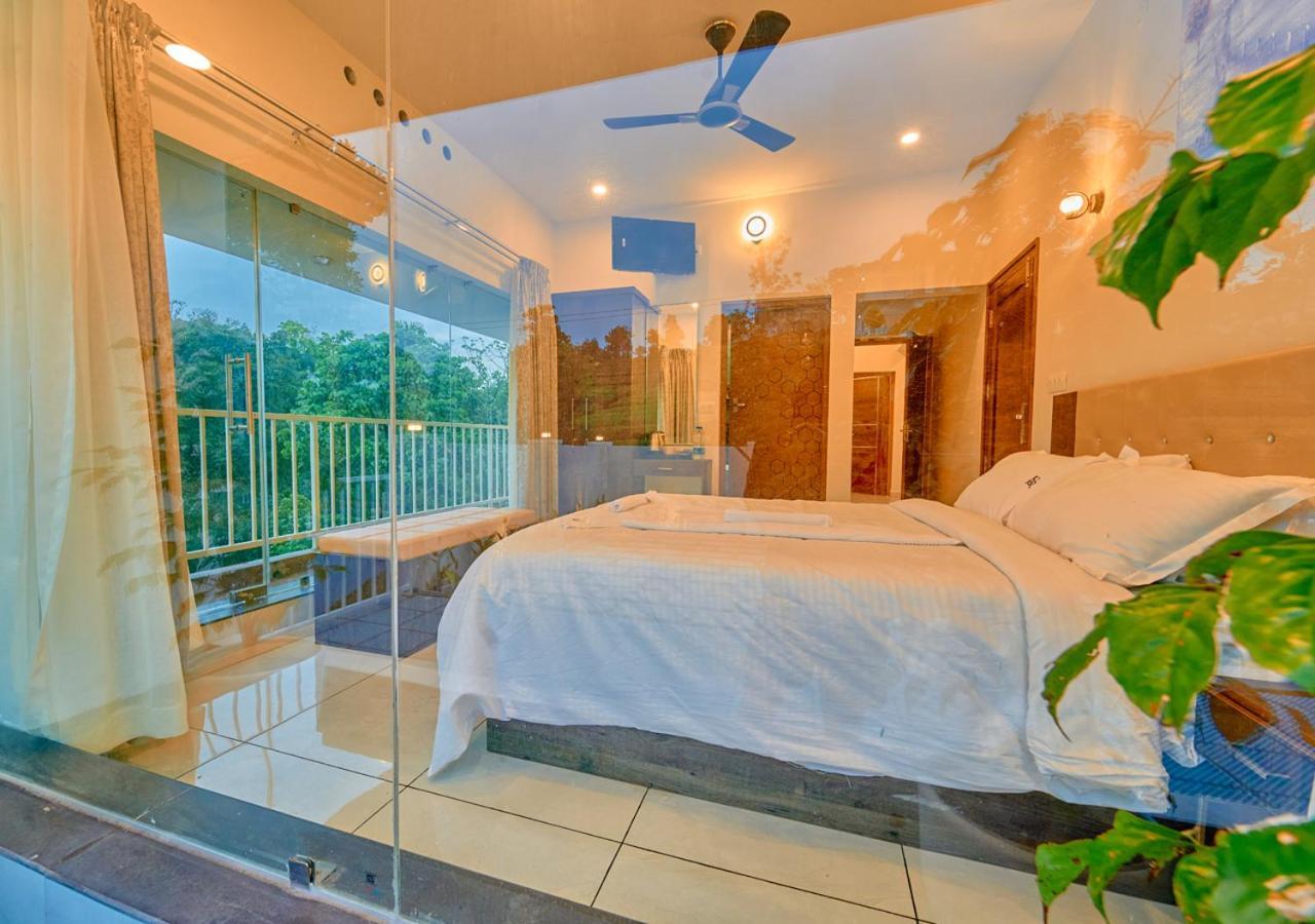 Glen Castle Vagamon Pool Resort By Voye Homes ภายนอก รูปภาพ