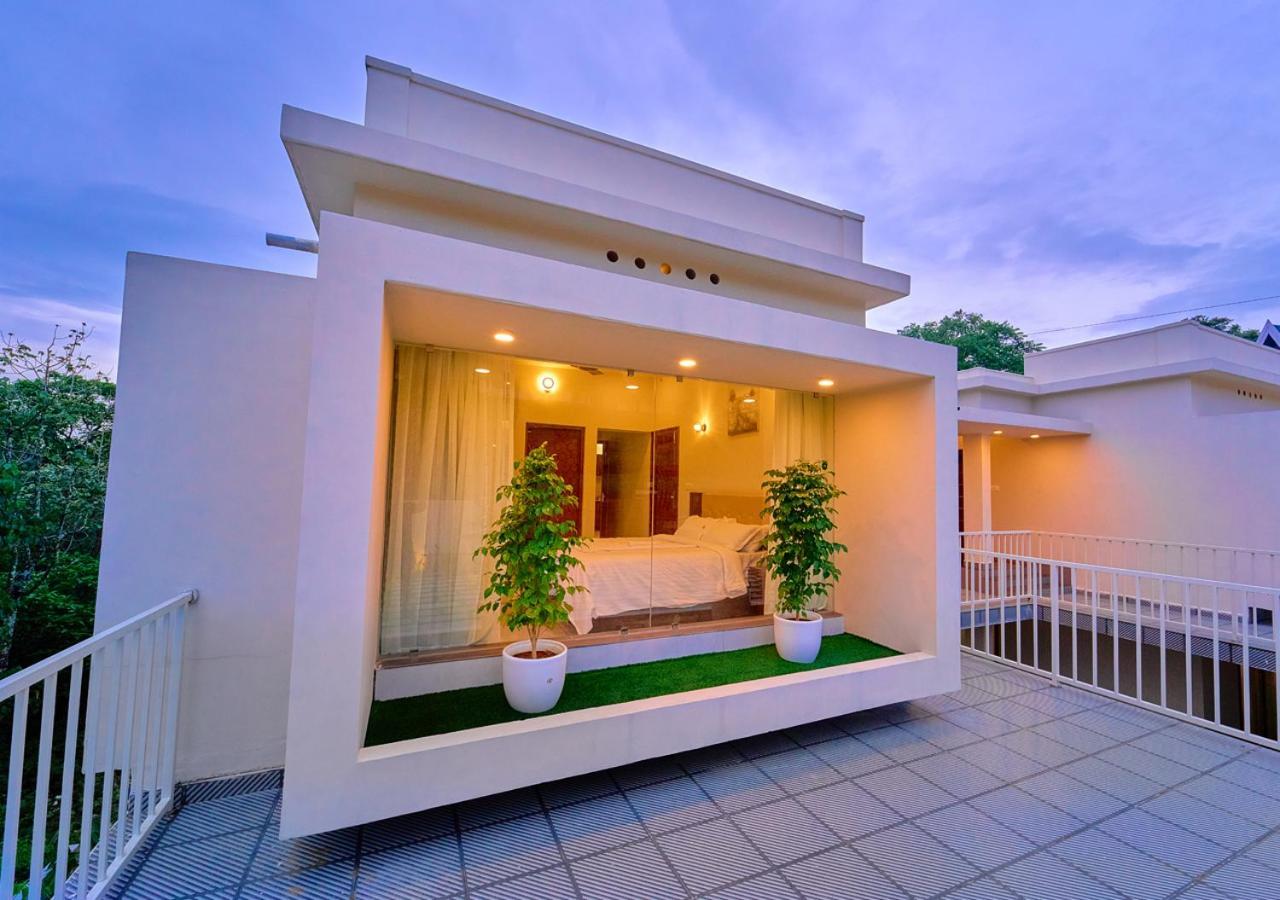 Glen Castle Vagamon Pool Resort By Voye Homes ภายนอก รูปภาพ