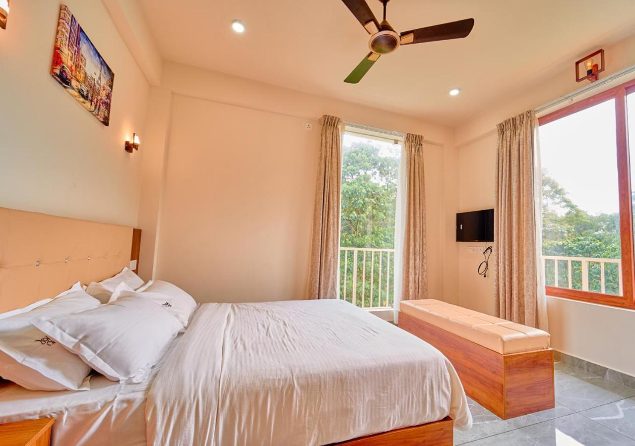 Glen Castle Vagamon Pool Resort By Voye Homes ภายนอก รูปภาพ