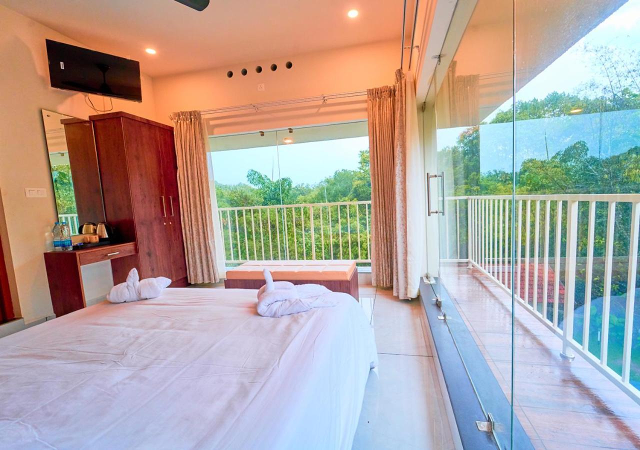 Glen Castle Vagamon Pool Resort By Voye Homes ภายนอก รูปภาพ