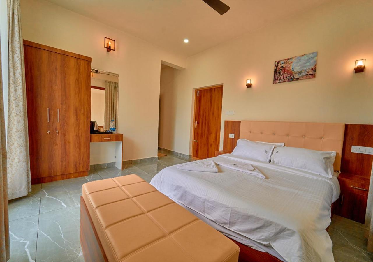 Glen Castle Vagamon Pool Resort By Voye Homes ภายนอก รูปภาพ