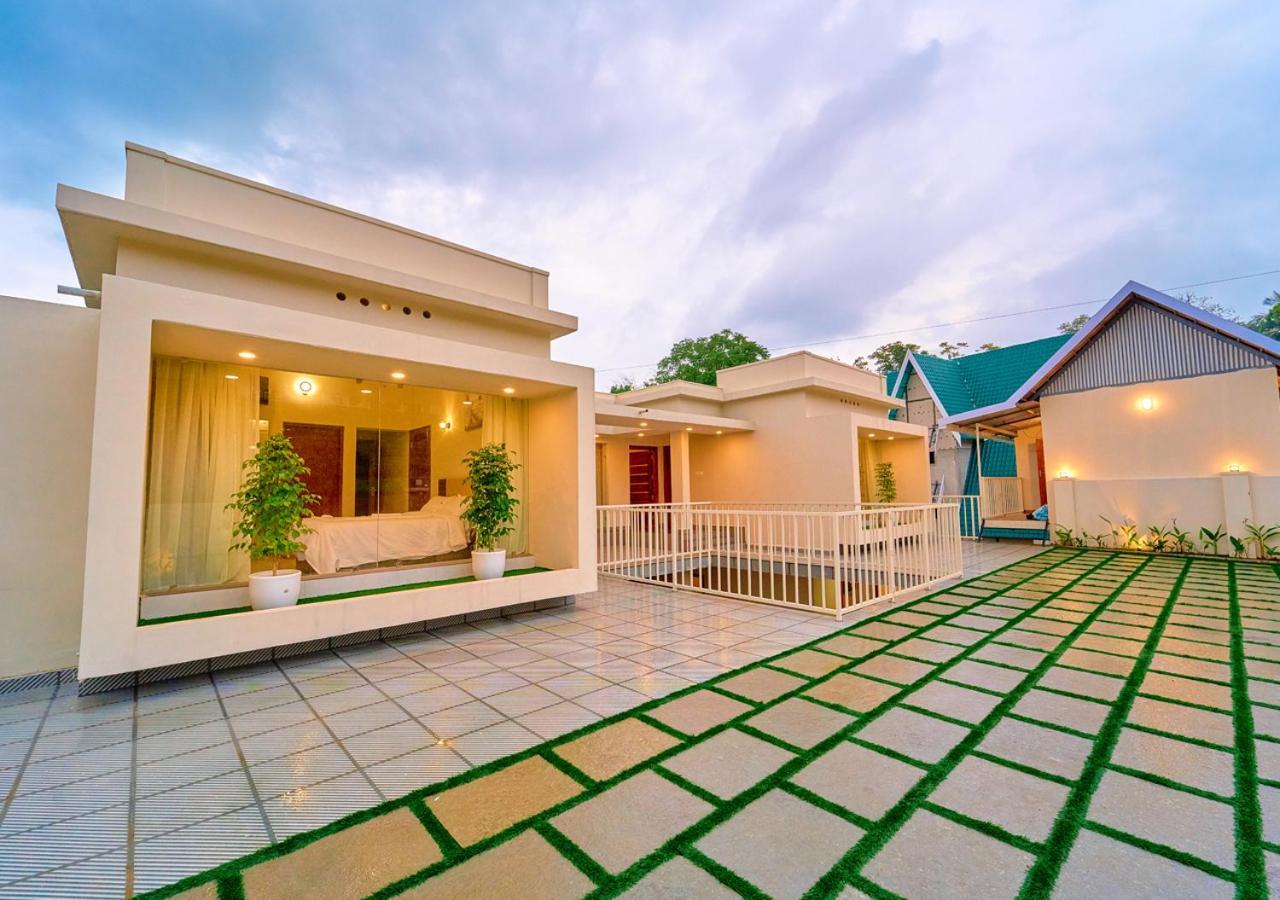 Glen Castle Vagamon Pool Resort By Voye Homes ภายนอก รูปภาพ