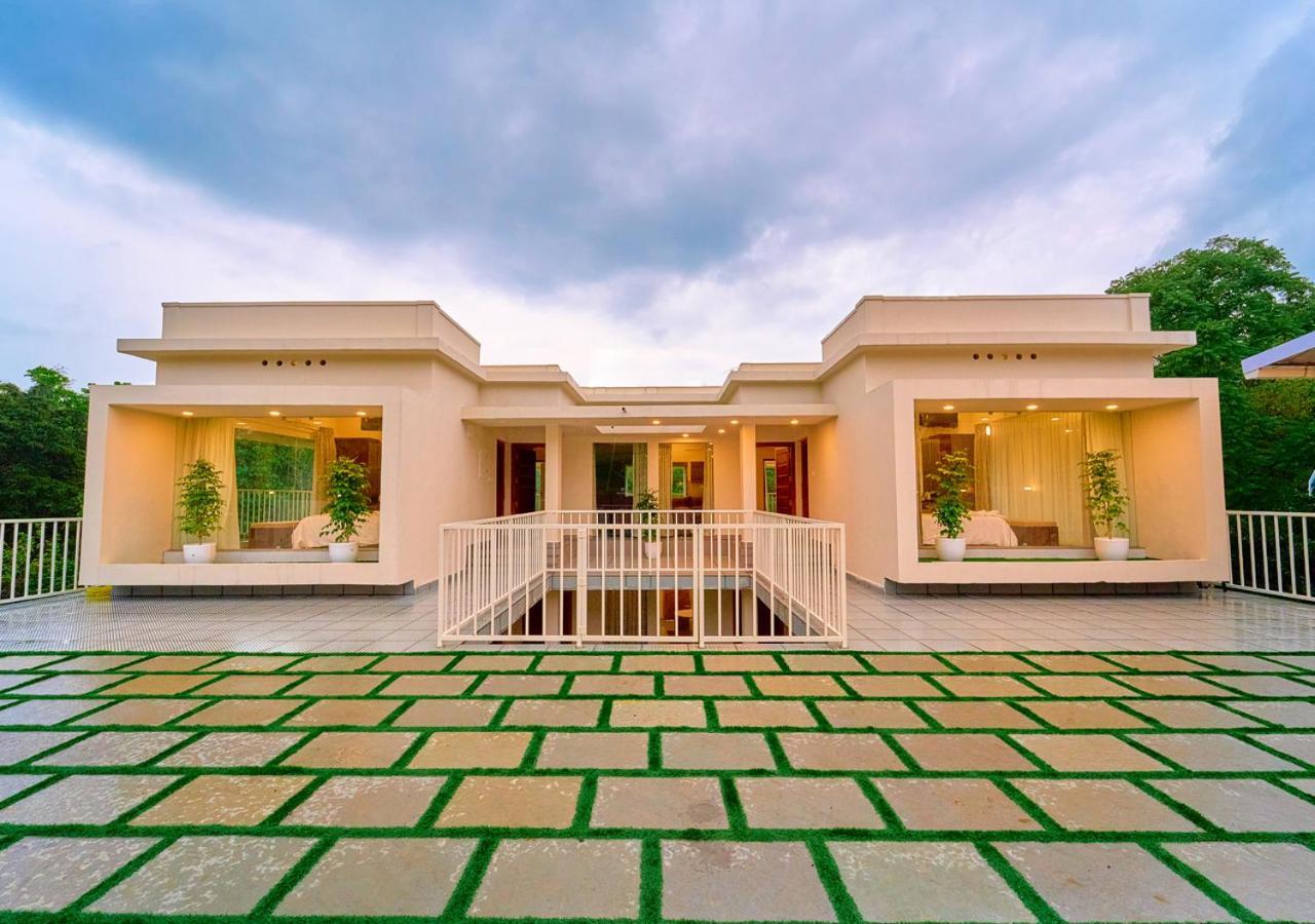 Glen Castle Vagamon Pool Resort By Voye Homes ภายนอก รูปภาพ