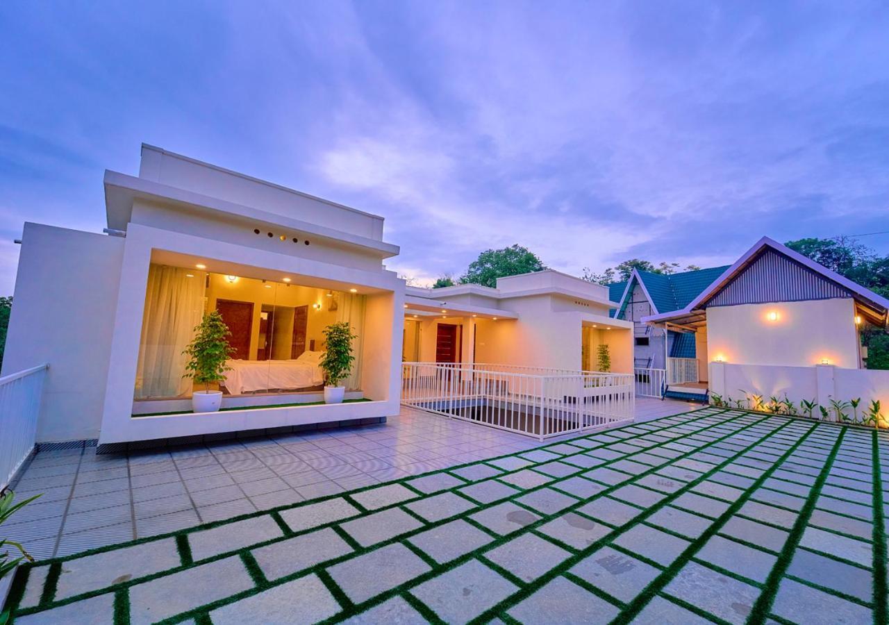 Glen Castle Vagamon Pool Resort By Voye Homes ภายนอก รูปภาพ
