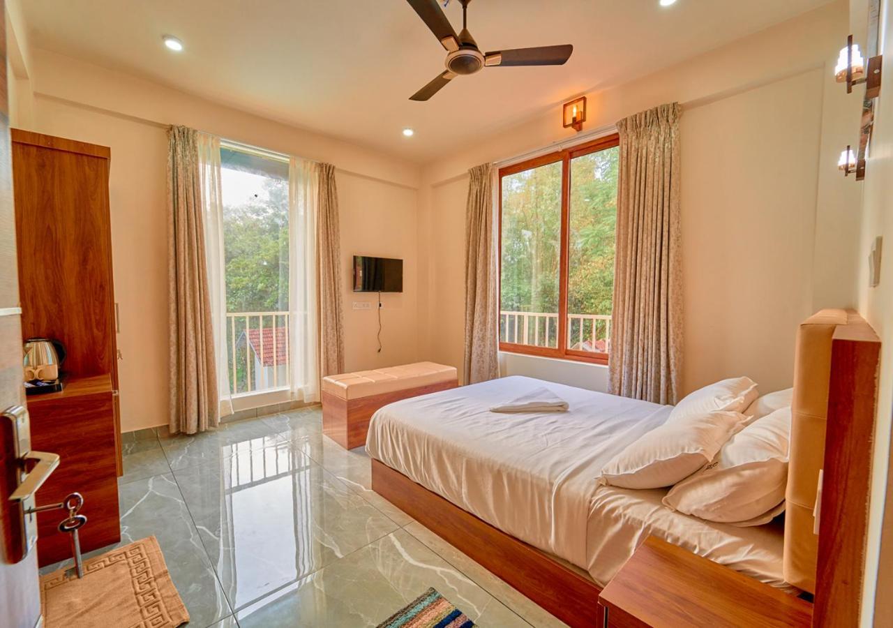 Glen Castle Vagamon Pool Resort By Voye Homes ภายนอก รูปภาพ