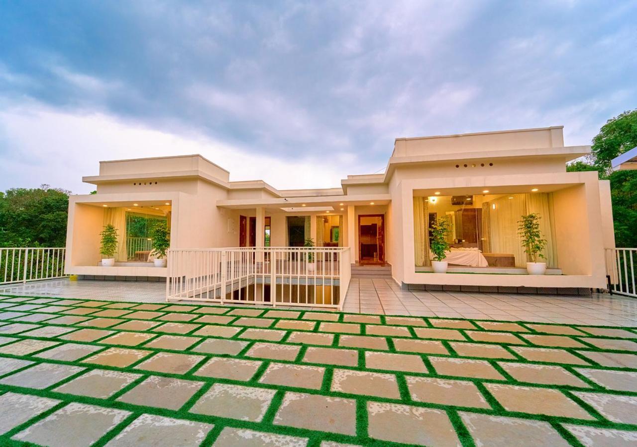Glen Castle Vagamon Pool Resort By Voye Homes ภายนอก รูปภาพ