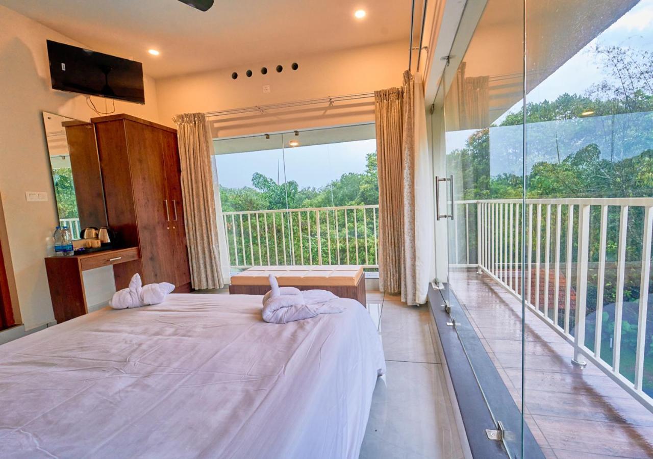 Glen Castle Vagamon Pool Resort By Voye Homes ภายนอก รูปภาพ
