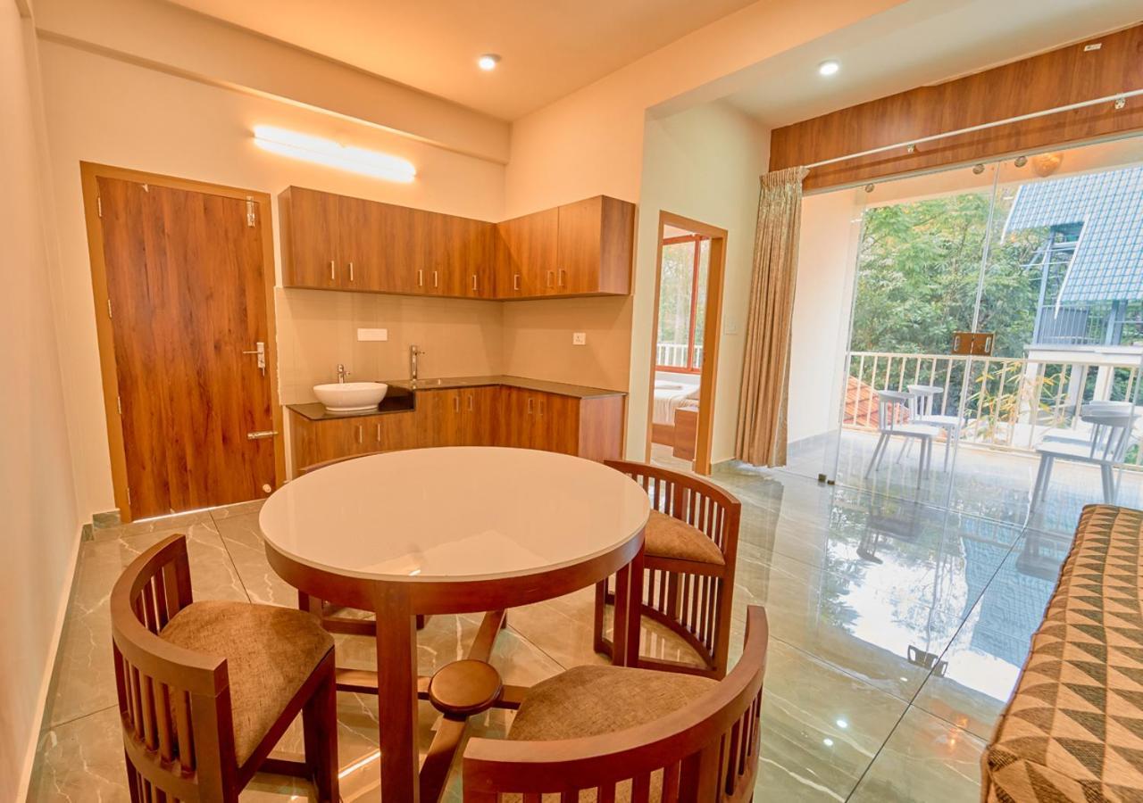 Glen Castle Vagamon Pool Resort By Voye Homes ภายนอก รูปภาพ