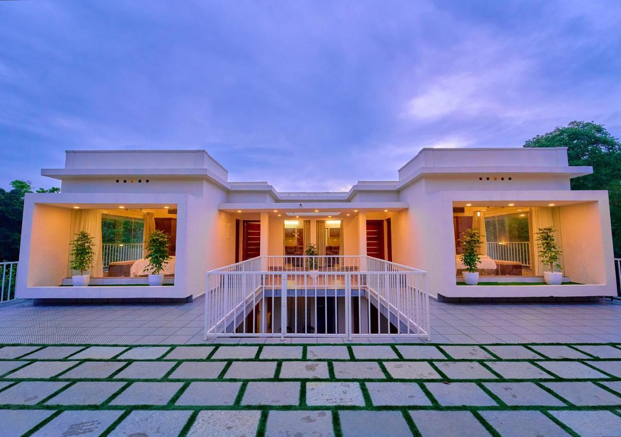 Glen Castle Vagamon Pool Resort By Voye Homes ภายนอก รูปภาพ