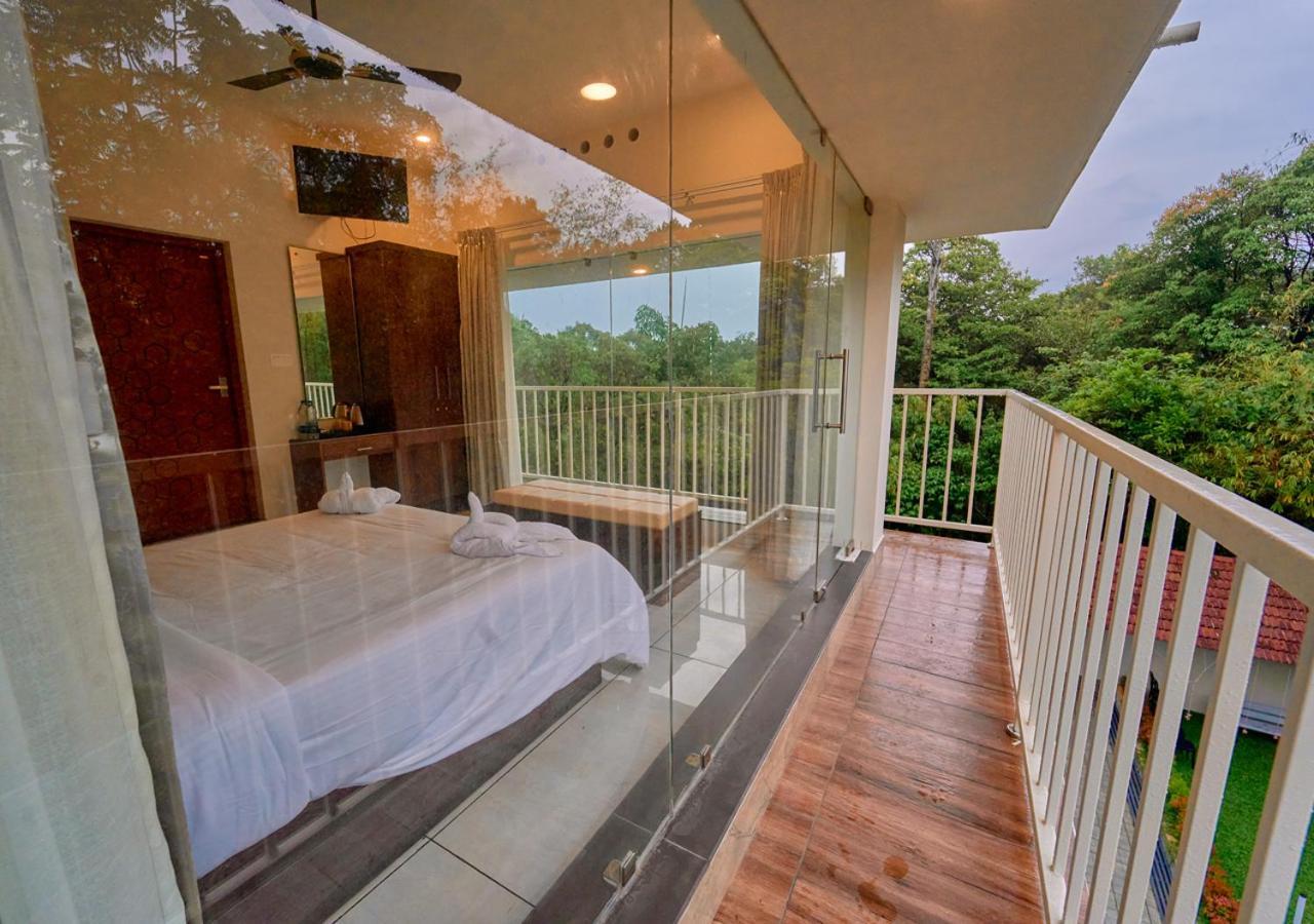 Glen Castle Vagamon Pool Resort By Voye Homes ภายนอก รูปภาพ