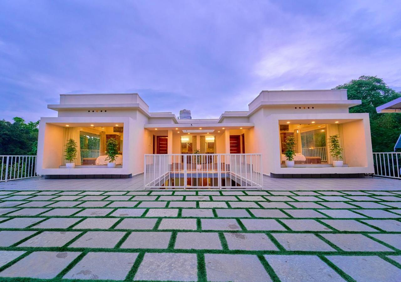 Glen Castle Vagamon Pool Resort By Voye Homes ภายนอก รูปภาพ