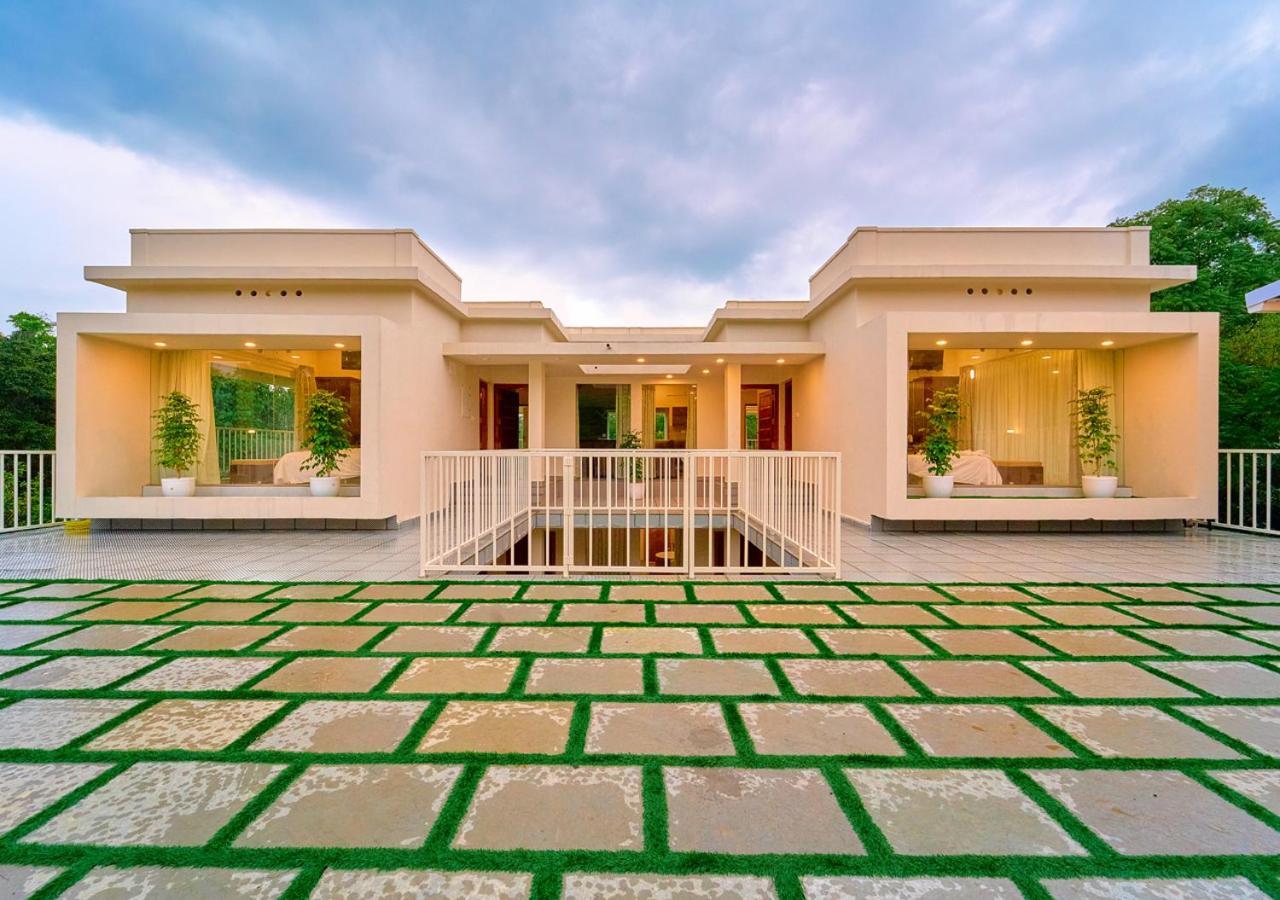 Glen Castle Vagamon Pool Resort By Voye Homes ภายนอก รูปภาพ