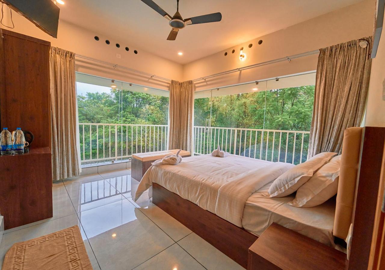 Glen Castle Vagamon Pool Resort By Voye Homes ภายนอก รูปภาพ