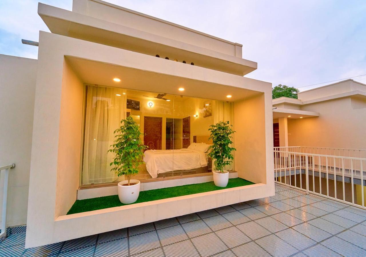 Glen Castle Vagamon Pool Resort By Voye Homes ภายนอก รูปภาพ